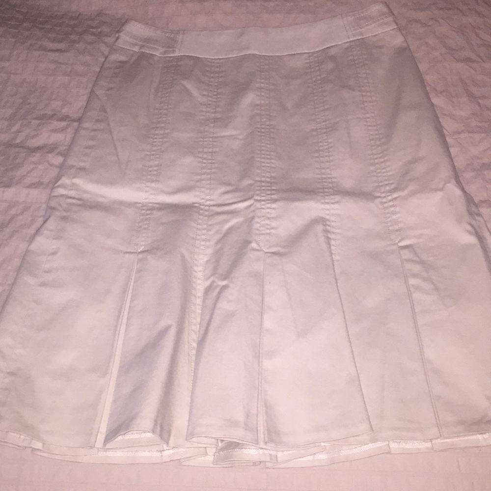 Like new pleated skirt